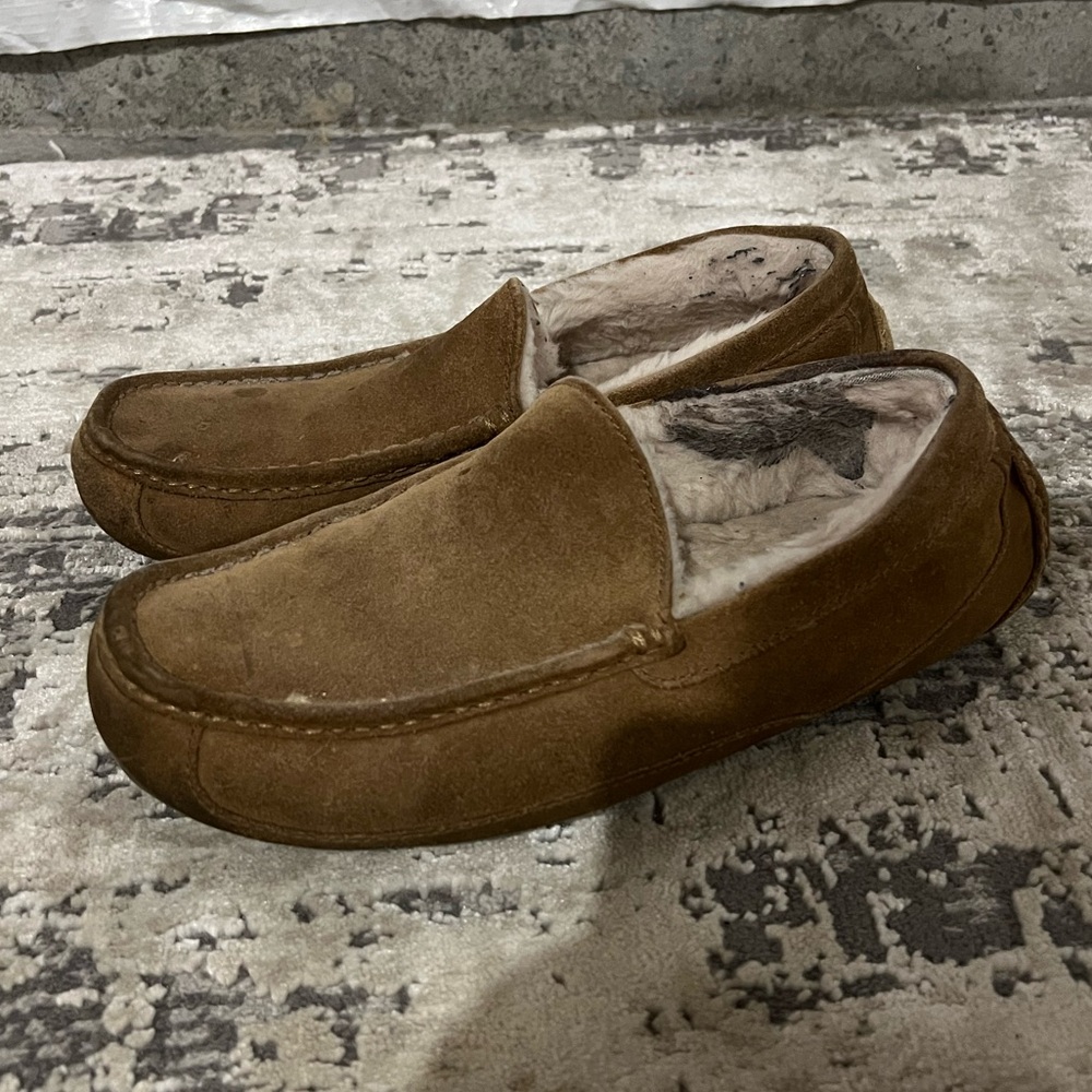 UGG Tan Ascot Slippers Size 10 US $110